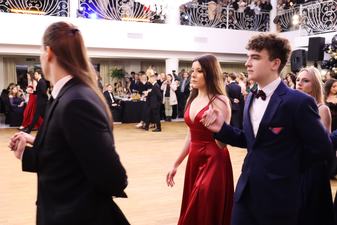 Uczniowie II LO w Wieluniu studniówkę mają już za sobą!